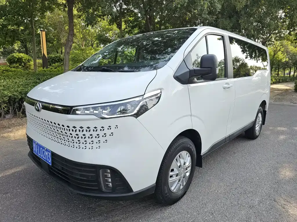 Xintu V70 2023 2.0T Elite Edition Manual Short Axle Low Roof 5/6 Seats (125Ps)