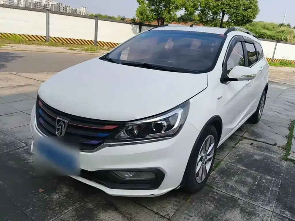 Baojun 310W 2017 1.5L manual fashion model National V