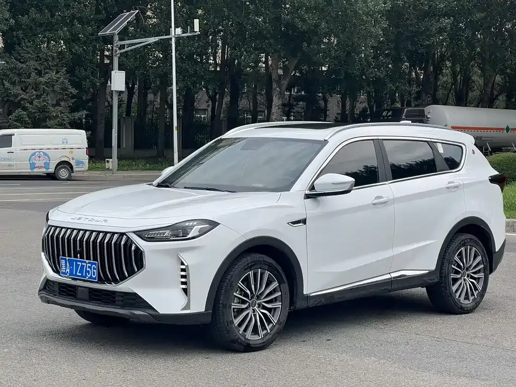Jietu X70 PLUS 2023 model 1.5T DCT Brave PLUS 5 seats