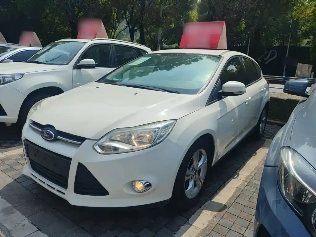 Focus 2012 hatchback 1.6L automatic fashion model