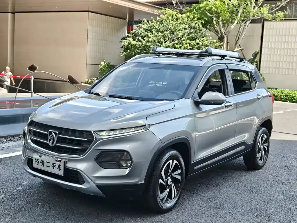 Baojun 510 2017 1.5L manual fashion model