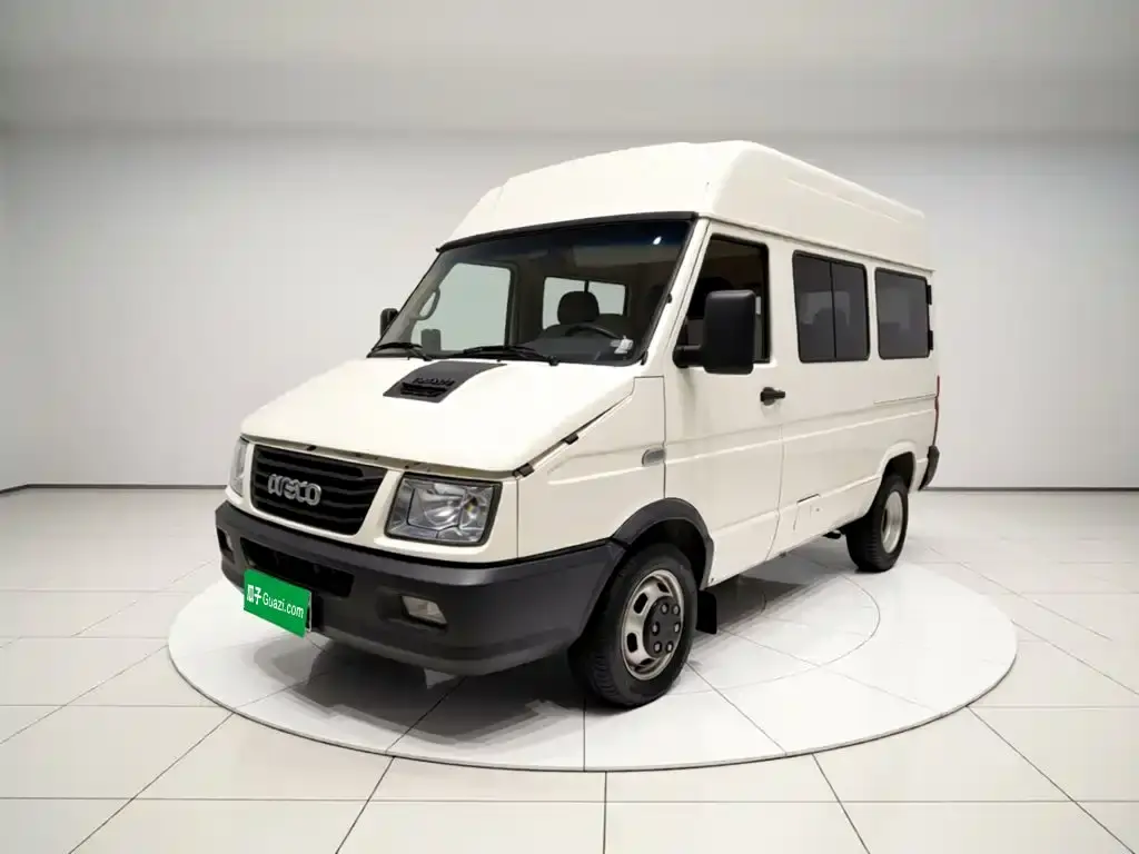 Iveco is proud of 2021 2.5T A35 M1 bus 5-9 seats short axle mid-top dual tire side sliding door