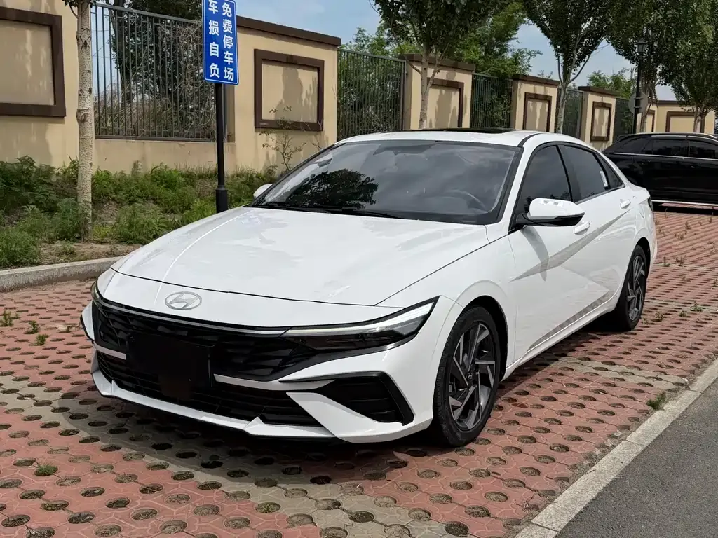 Elantra 2023 1.5L CVT LUX Premium Edition