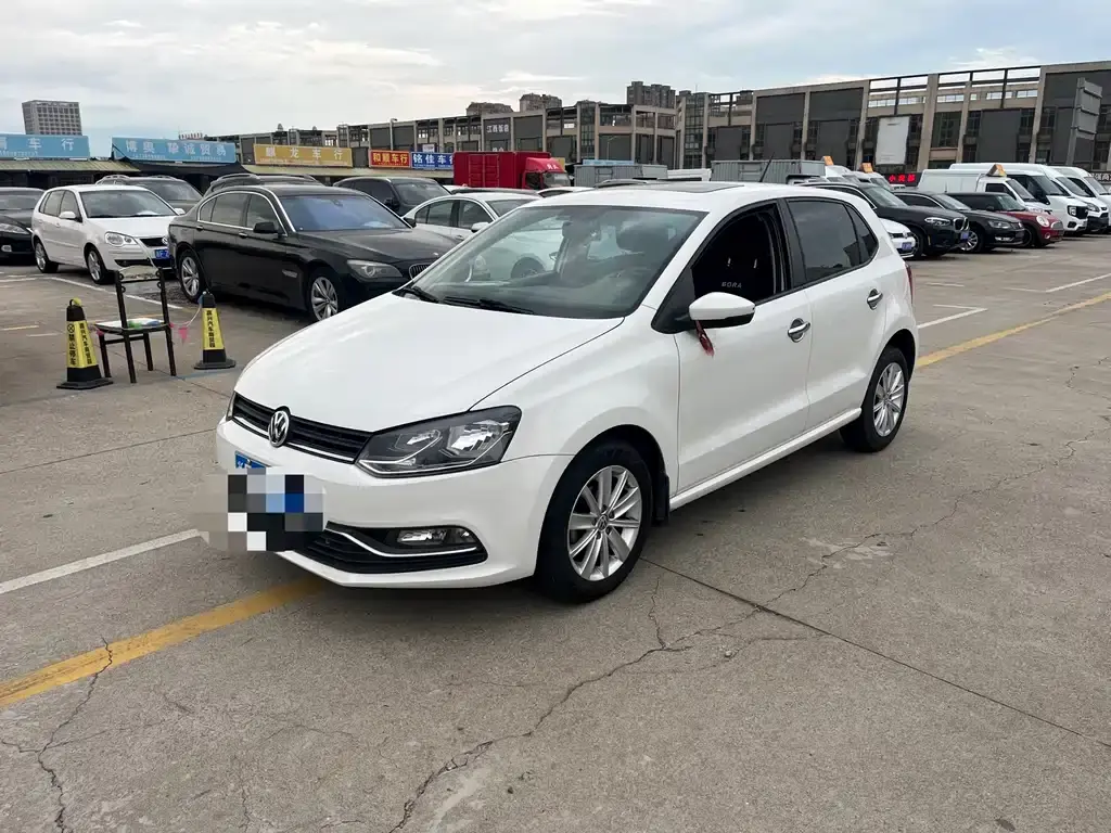 Polo 2016 1.6L automatic comfort model