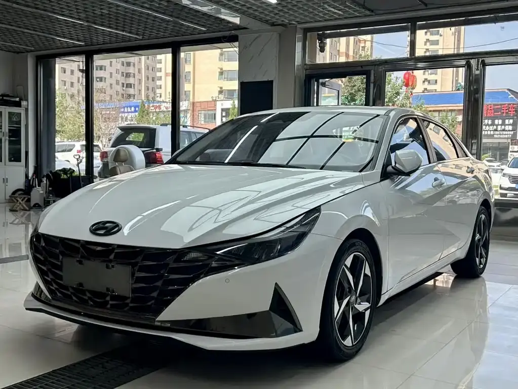 Elantra 2022 1.5L CVT LUX Premium Edition