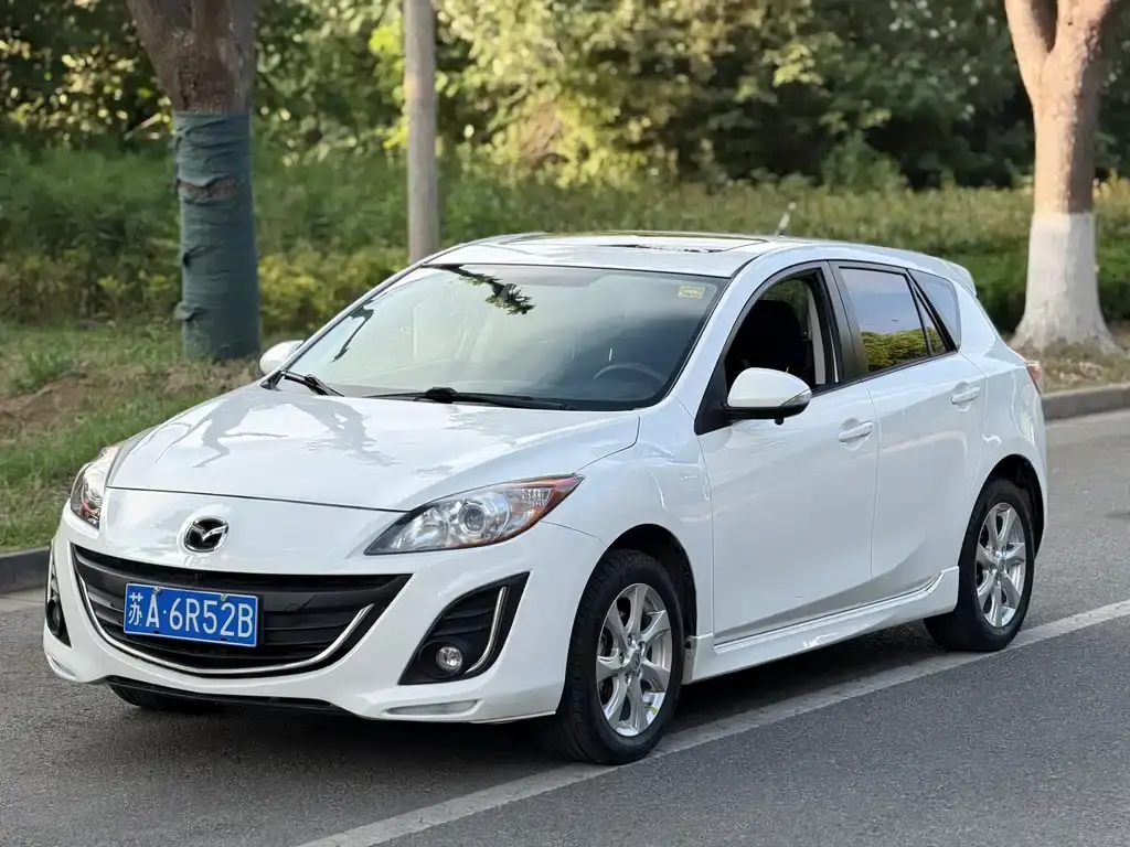 Mazda 3 Star 2015 hatchback 2.0L automatic sports model