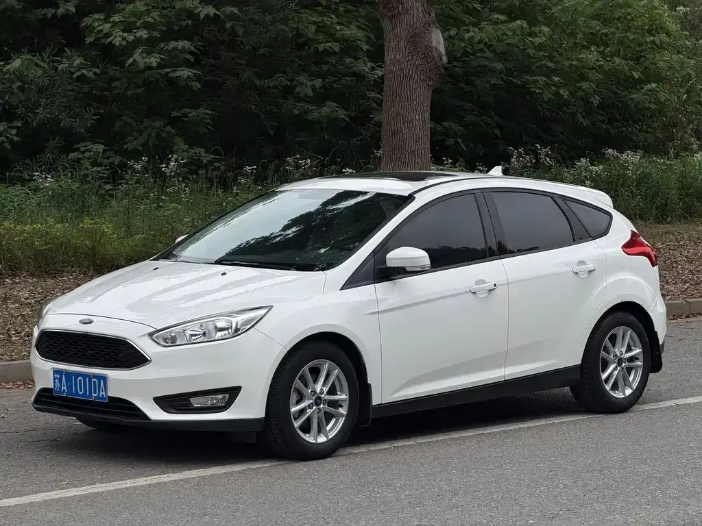 Focus 2018 hatchback classic 1.6L automatic stylish smart mobility version
