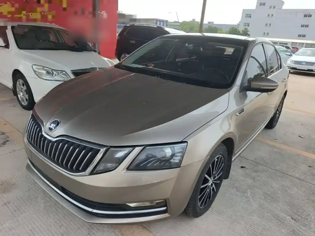 Octavia 2018 TSI230 DSG Deluxe Edition