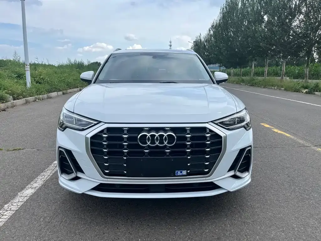 Audi Q3 2022 35 TFSI Fashionable and Dynamic