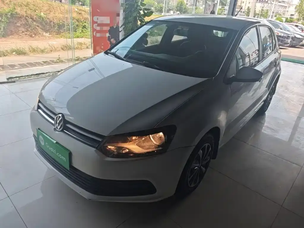 Polo 2016 1.4L manual fashion model