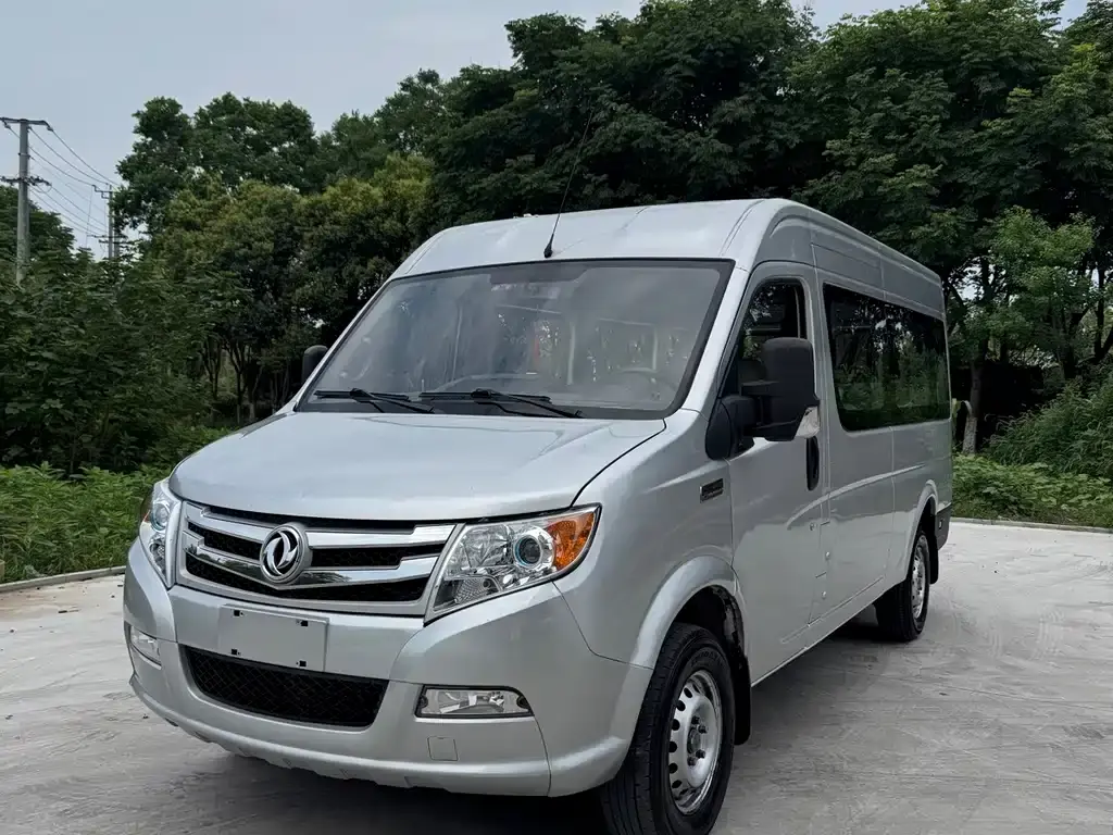 Yufeng 2020 2.5T V9 logistics vehicle long axis mid-roof 6-9 seats national V ZD25