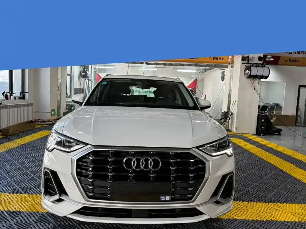 Audi Q3 2023 35 TFSI aggressive and dynamic model (1.4T)