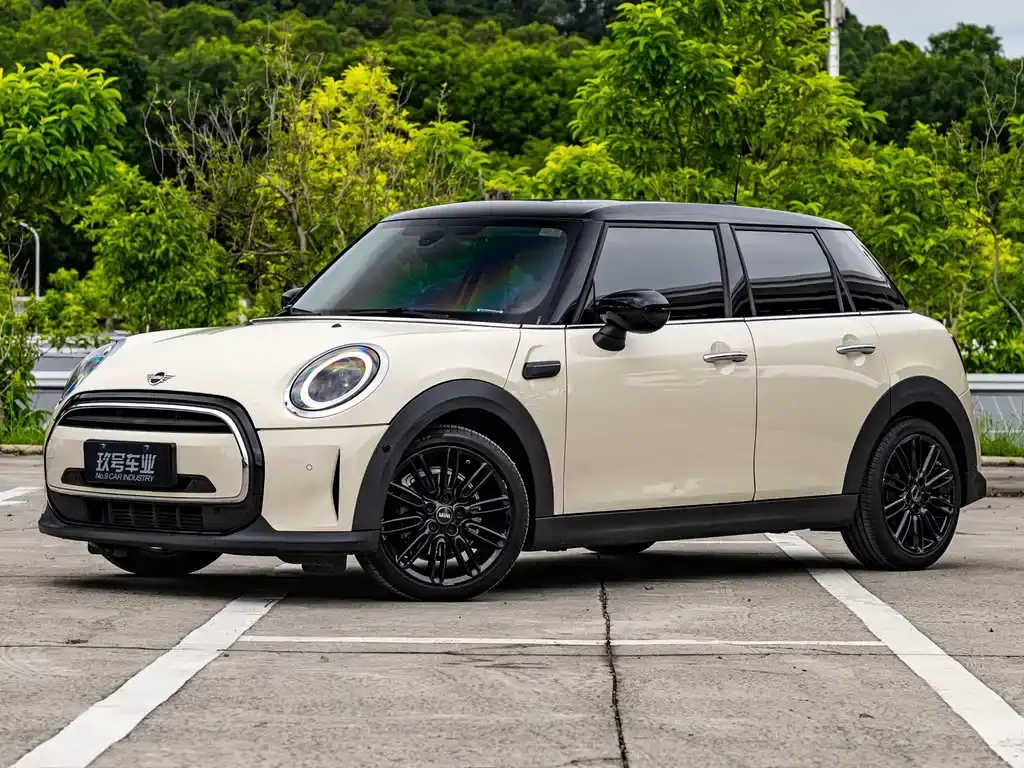 MINI 2022 facelift 1.5T COOPER classic five-door version