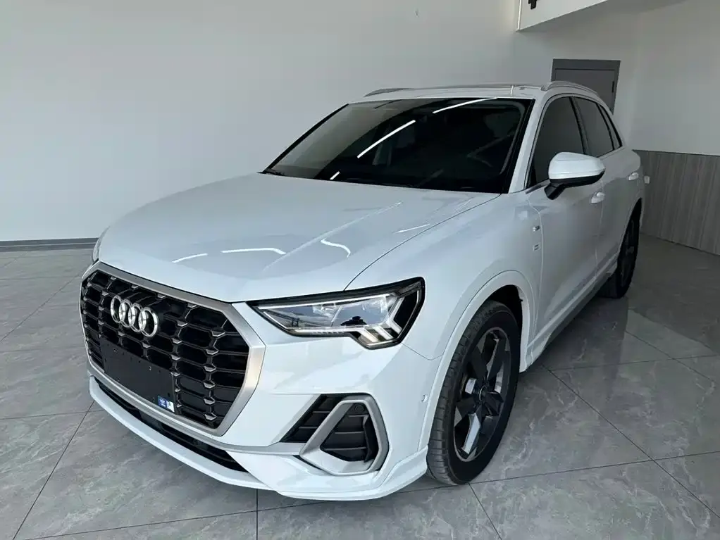 Audi Q3 2022 35 TFSI Fashionable and Dynamic