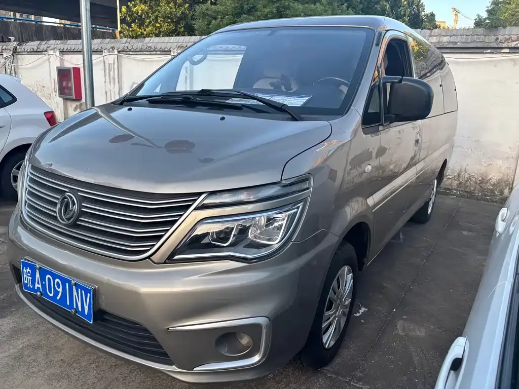 Lingzhi 2019 facelift M5L 1.6L 7-seater basic model National VI