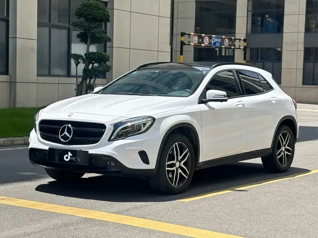 Mercedes-BenzGLA 2016 GLA 200 Fashion Model
