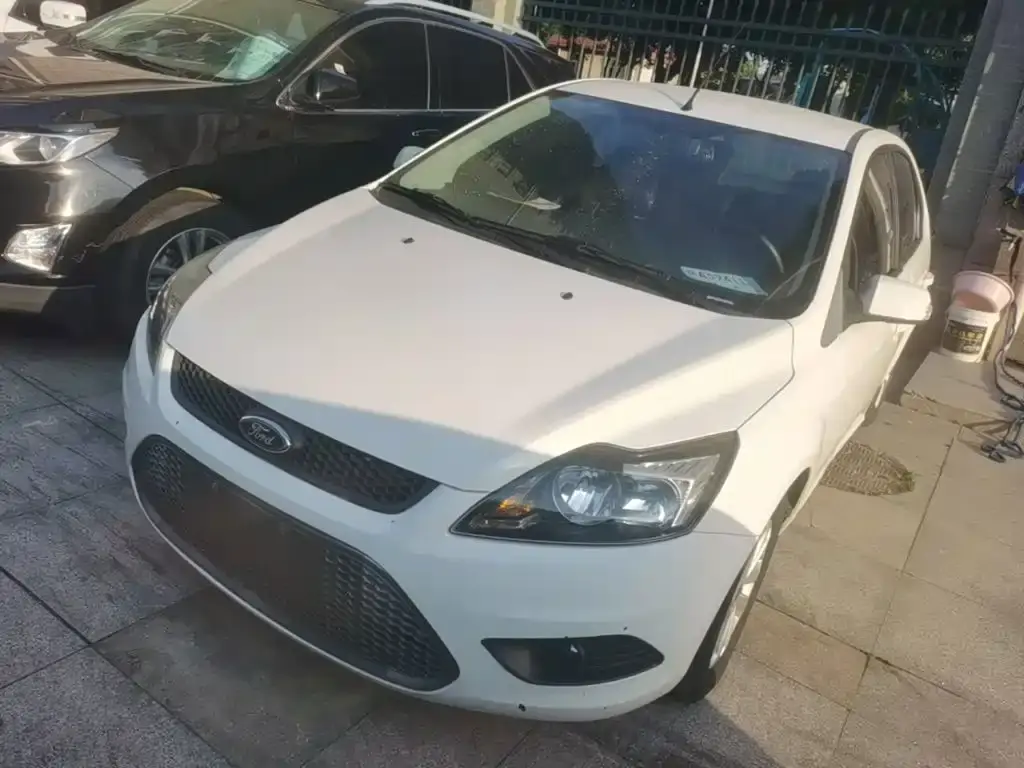 Focus 2013 hatchback classic 1.8L automatic basic model