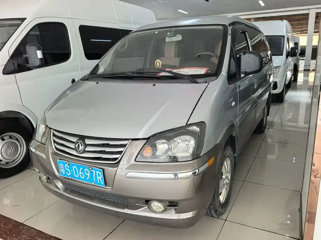 Lingzhi 2014 M3 1.6L 7-seat standard model