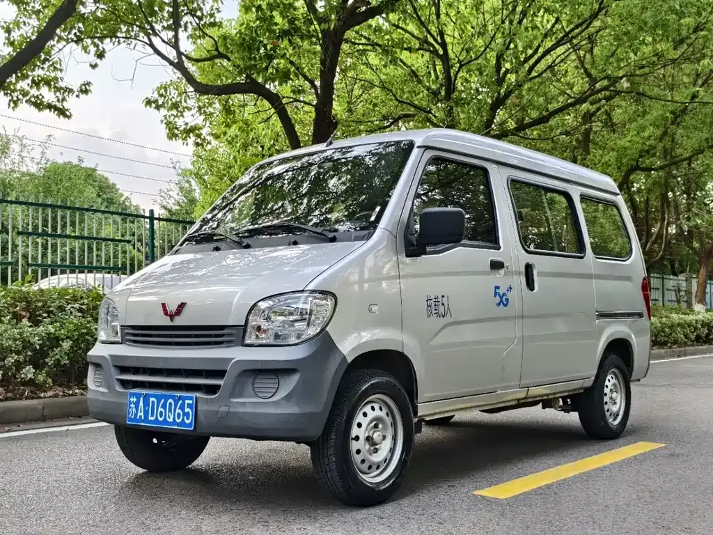 Wuling Light 2023 1.5L practical 5/7 seats