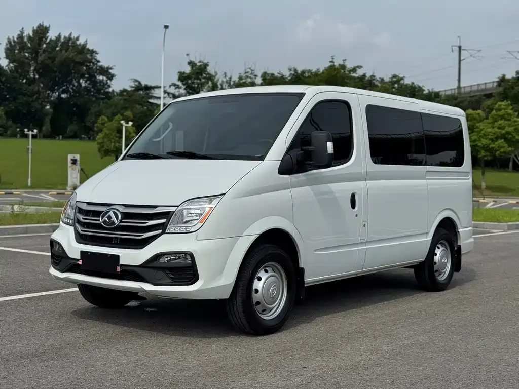 Xintu V80 2025 PRO 2.0T AMT short-axis ultra-low roof 5/6 seats