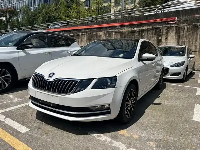 Škoda Octavia 2018 TSI230 DSG Luxury Edition